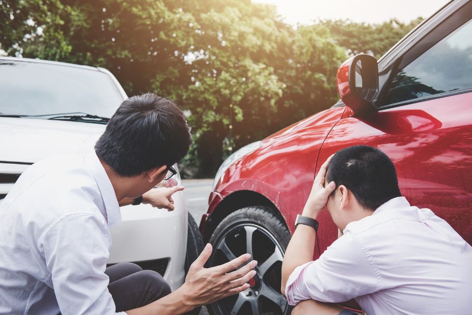 車禍沒報警各自離開變成肇事逃逸？快速了解車禍發生如何處理，確保權益不受損害！